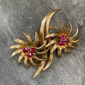 Vintage Gold Brooch Pink Crystal Rhinestones